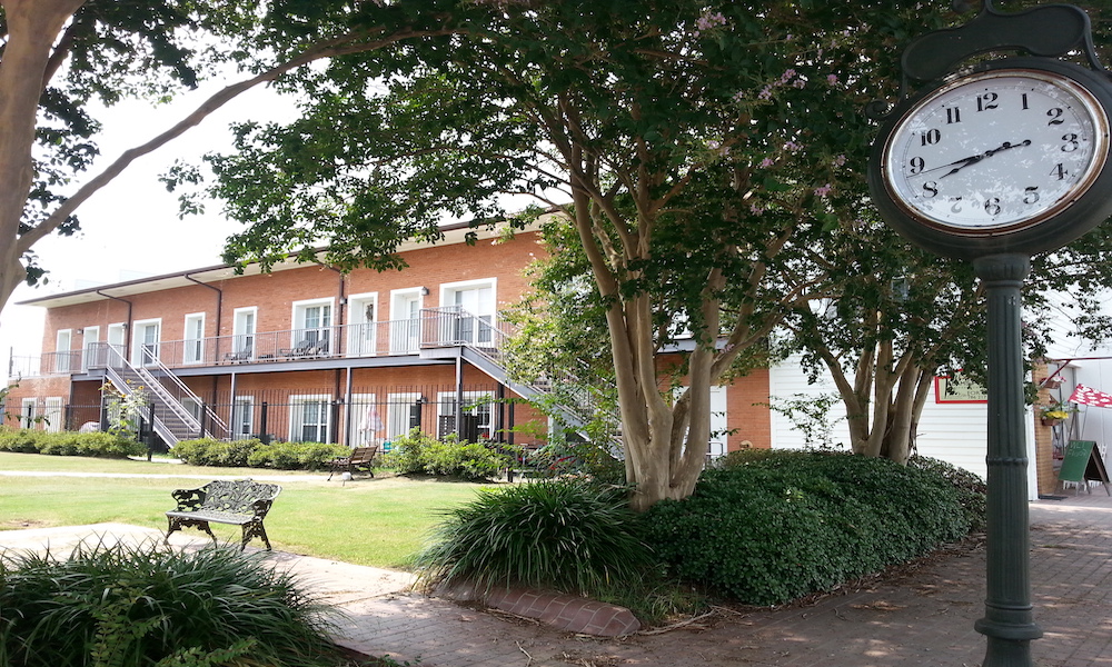 Apartment Building, Welsh, LA